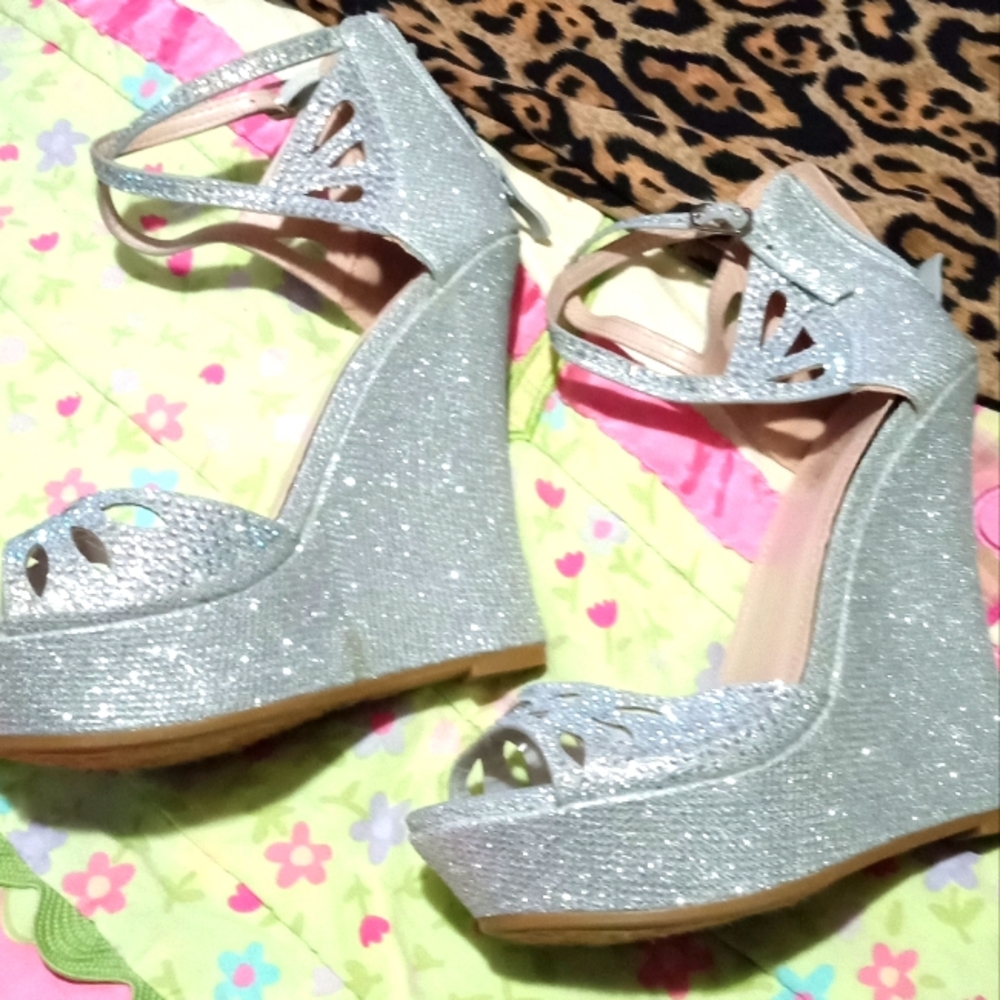 Wedge heels